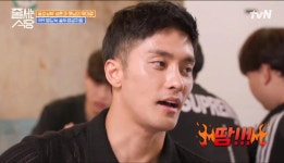 [줄서는 식당] 밥먹다 고개 흔들어서 땀 터는 성훈.jpgif - 연예이슈 수다방 - 네모판 [줄서는 식당] 밥먹다 고개 흔들어서 땀 터는 성훈.jpgif