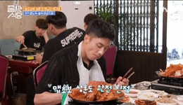 [줄서는 식당] 밥먹다 고개 흔들어서 땀 터는 성훈.jpgif - 연예이슈 수다방 - 네모판 [줄서는 식당] 밥먹다 고개 흔들어서 땀 터는 성훈.jpgif