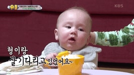 슈돌 사유리 아들 젠 머리 만지는 윌리엄.gif - 연예이슈 수다방 - 네모판 슈돌 사유리 아들 젠 머리 만지는 윌리엄.gif