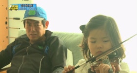 딸 빈이 바이올린 감상하는 성동일 - 연예이슈 수다방 - 네모판 딸 빈이 바이올린 감상하는 성동일