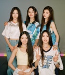 데뷔 초 사진들 재연한 뉴진스 - 연예이슈 수다방 - 네모판 데뷔 초 사진들 재연한 뉴진스