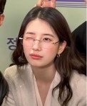 긱시크 안경 쓴 수지 - 연예이슈 수다방 - 네모판 긱시크 안경 쓴 수지
