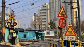 서울에 남아 있는 철도 건널목들.jpg - 연예이슈 수다방 - 네모판 서울에 남아 있는 철도 건널목들.jpg