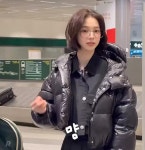 밀라노 도착한 단발 안경 카리나.jpgif - 연예이슈 수다방 - 네모판 밀라노 도착한 단발 안경 카리나.jpgif