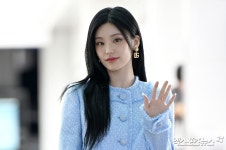 밀라노 돌체앤가바나쇼 가는 ITZY 예지.jpgif - 연예이슈 수다방 - 네모판 밀라노 돌체앤가바나쇼 가는 ITZY 예지.jpgif