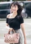오늘자 레드벨벳 조이 동물농장 출근길.jpg - 연예이슈 수다방 - 네모판 오늘자 레드벨벳 조이 동물농장 출근길.jpg