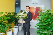 한동우 SG한국삼공(주) 대표, ‘플라워 버킷 챌린지’ 캠페인 동참 [영농자재신문(주)] 한동우 SG한국삼공(주) 대표, ‘플라워 버킷 챌린지’... 