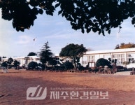 삼달1리 삼달초등학교터(갤러리 두모악) - 제주환경일보 [향토문화]  한라산의 옛이름 두모악.. 삼달1리 삼달초등학교터(갤러리 두모악)