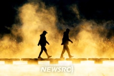 [포토] 물안개피는 합천호와 징검다리 | 뉴스로