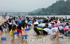 하동군, 신선하고 다양한 콘텐츠 ‘섬진강문화 재첩축제’ 성료 | 뉴스로