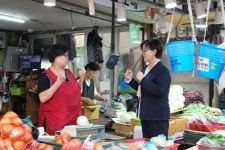 강북구청장, 추석 맞아 전통시장 방문 | 뉴스로