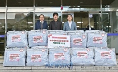 수영구, 부산시약사신용협동조합으로부터 차렵이불 기탁 받아 | 뉴스로