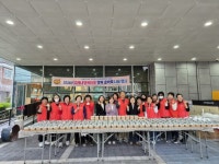 모라1동, 취약계층에 ‘행복 호박죽’ 나눔 | 뉴스로