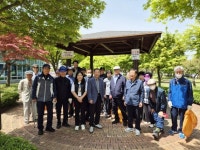 정읍시 내장상동 어르신들, 봄맞이 환경정화로 따뜻한 마을 만들기 | 뉴스로