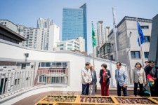 강동구, 더 가까워진 어르신 쉼터 ‘성내 분토골 경로당’ 개소 | 뉴스로