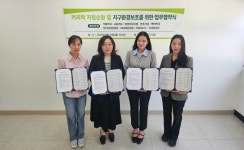 제천시니어클럽과 지역 카페가 함께하는 ‘커피박 자원순환과 지구환경보호’를 위한 업무 협약식 체결 | 뉴스로
