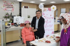 강진한들농협, 어버이날 기념 감사의 마음 전달 | 뉴스로