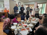 자산동 체육회, 성안경로당 어버이날 행사 | 뉴스로