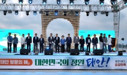와 여름이다! 만리포 등 충남 태안 22개 해수욕장 일제히 개장 | 뉴스로