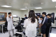 용인특례시, 고영테크놀러지와 중학생 대상 기업 탐방 진로교육 진행 | 뉴스로
