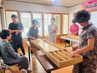 운수면 대평1리 마을회관, 어르신들의 건강한 여가활동으로 ‘슐런(Sjoelen) 게임’ 인기 | 뉴스로
