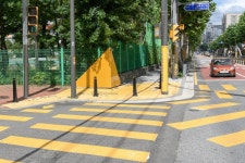 양천구, 횡단보도 앞 안전지대 ‘옐로카펫’ 정비…어린이보호구역 안전 강화 | 뉴스로
