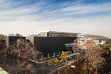 청주시립미술관, 《다시, 찬란한 여정》전 개최…재생의 예술적 여정 조명 | 뉴스로