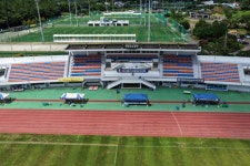 벽에 피어난 스포츠 향연, 고성군 종합운동장, 생동감 넘치는 스포츠 테마 벽화로 새단장 | 뉴스로