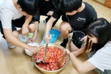청송군, 학생들과 함께하는 어르신 돌봄 프로그램 운영 | 뉴스로