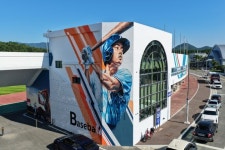 벽에 피어난 스포츠 향연, 고성군 종합운동장, 생동감 넘치는 스포츠 테마 벽화로 새단장 | 뉴스로