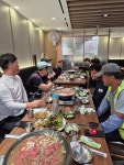산수건설·평동화원, 매포읍 환경미화원에 따뜻한 점심 대접 | 뉴스로