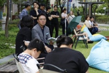 강서구, 발산역 마곡 문화의 거리에 ‘하늘품은 야외도서관’ 개막 | 뉴스로