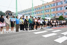 이민근 안산시장, 원곡중 청소년 도박 NO! 근절 캠페인 전개 | 뉴스로