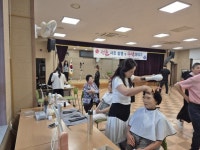 장유2동 주민자치회, 어르신들의 청춘을 다시 담다 | 뉴스로