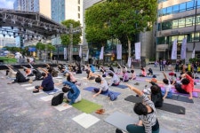 ‘2025 서리풀뮤직페스티벌’ 반포대로가 특별한 힐링 공간으로 변신 ‘서리풀 굿모닝 요가’ | 뉴스로