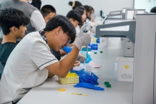 미생물실증지원센터, 화순제일중학교 전교생 대상 의약품 공장 체험학습 성료 | 뉴스로