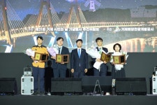 제31회 거제시민의 날, 고현항 매립지 첫 개최‘성황’ | 뉴스로