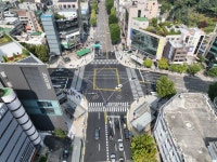 서초구, 방배역사거리에 보행자 중심의 교차로 개선공사 완료 | 뉴스로