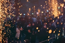 세종의 밤 밝히는 낙화의 향연, 영평사에서 만난다 | 뉴스로