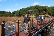 “안면도의 새로운 휴식공간” 태안군, 승언2호 저수지 수변공원 준공! | 뉴스로