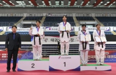 여주시 이도아 선수, 제106회 전국체전 태권도 정상 등극 | 뉴스로