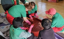 대전 대덕구 오정동 새마을부녀회, ‘사랑의 고추장’ 이웃에 전달 | 뉴스로