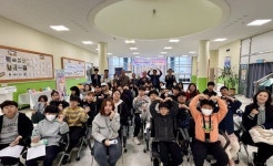 (재)김해시복지재단 청소년수련관-김해시립미술관추진단 김영원 작가와의 대화「아트 톡(talk)」개최 | 뉴스로