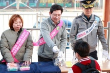 이상일 용인특례시장, 구갈초 어린이 교통안전 캠페인 동참 | 뉴스로