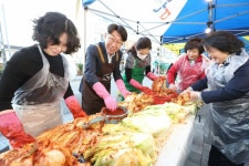 서부시장상점가 김장체험 행사 개최 | 뉴스로