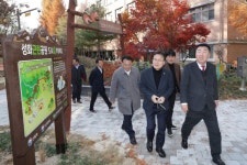 청주시 성화근린공원, 모두를 위한 무장애 도시숲으로 새단장 | 뉴스로