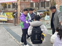 동대문구, 답십리초 통학로서 ‘어린이 교통안전 캠페인’ 실시 | 뉴스로