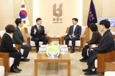 부천 해올요양병원, 취약 돌봄가구에 보양식품 300박스 전달 | 뉴스로