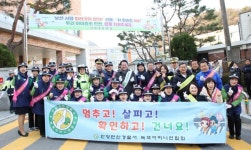 안양시, 만안녹색어머니회와 신안초 앞 ‘교통안전 캠페인’ 실시 | 뉴스로