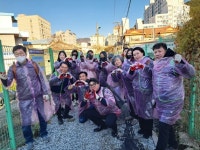 우정봉사단, 2025년에도 이웃사랑 실천! 구포1동에 연탄 400장 전달 | 뉴스로